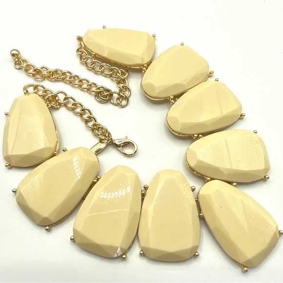 NATASHA Cream Acrylic Cabachon Statement Necklace - Picture 2 of 9